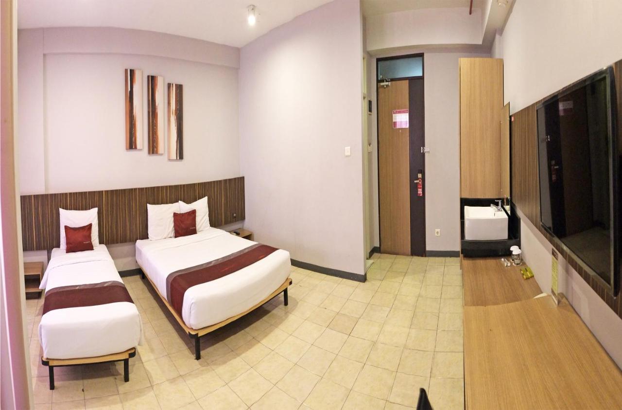 Valore Hotel Cimahi Экстерьер фото