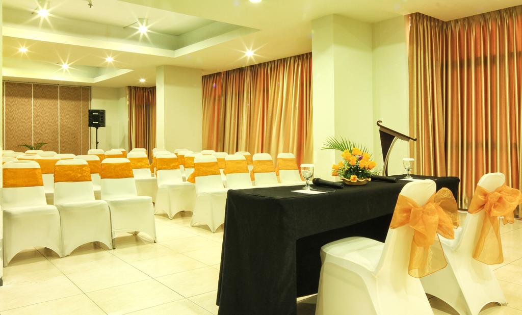 Valore Hotel Cimahi Экстерьер фото