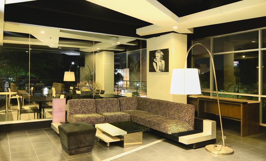Valore Hotel Cimahi Экстерьер фото