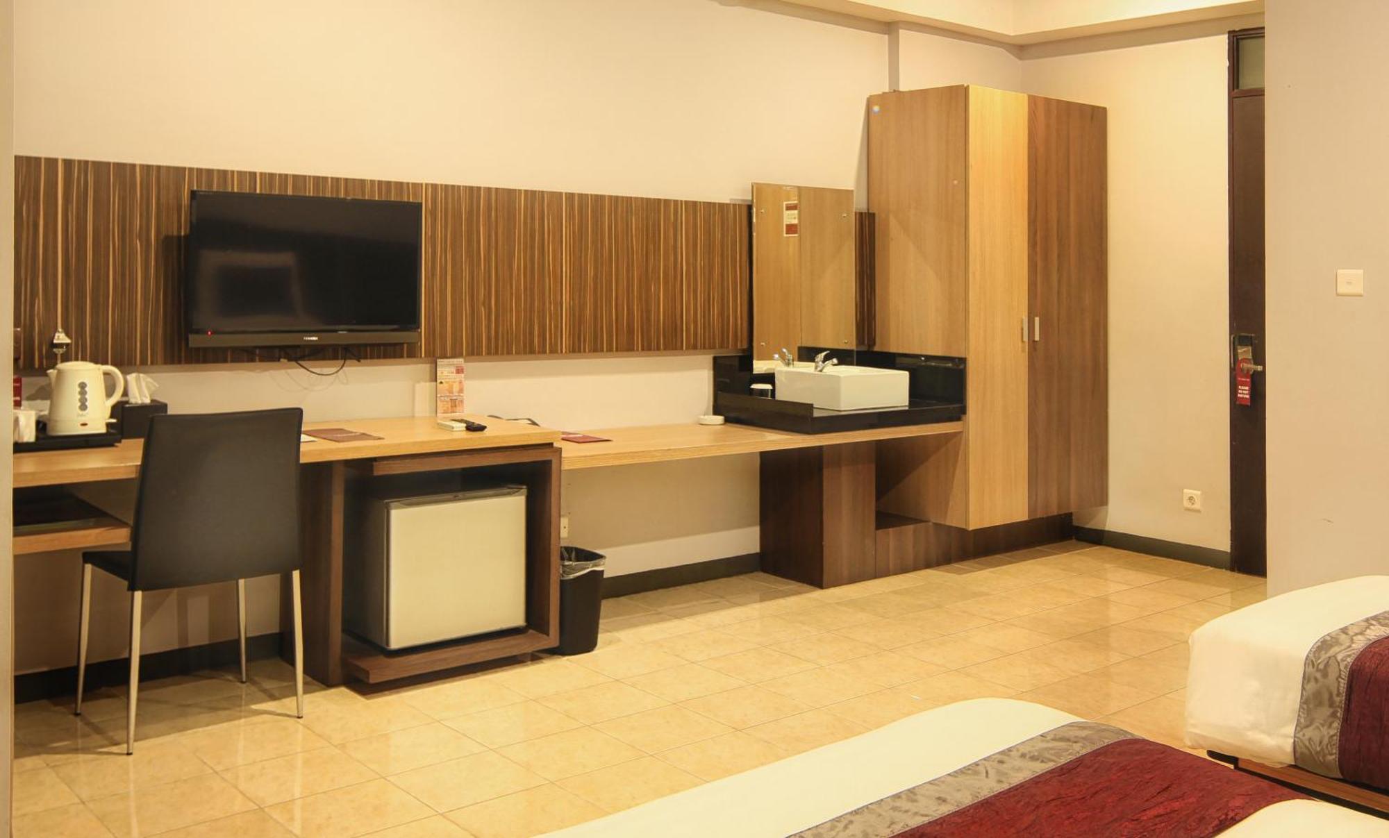 Valore Hotel Cimahi Экстерьер фото
