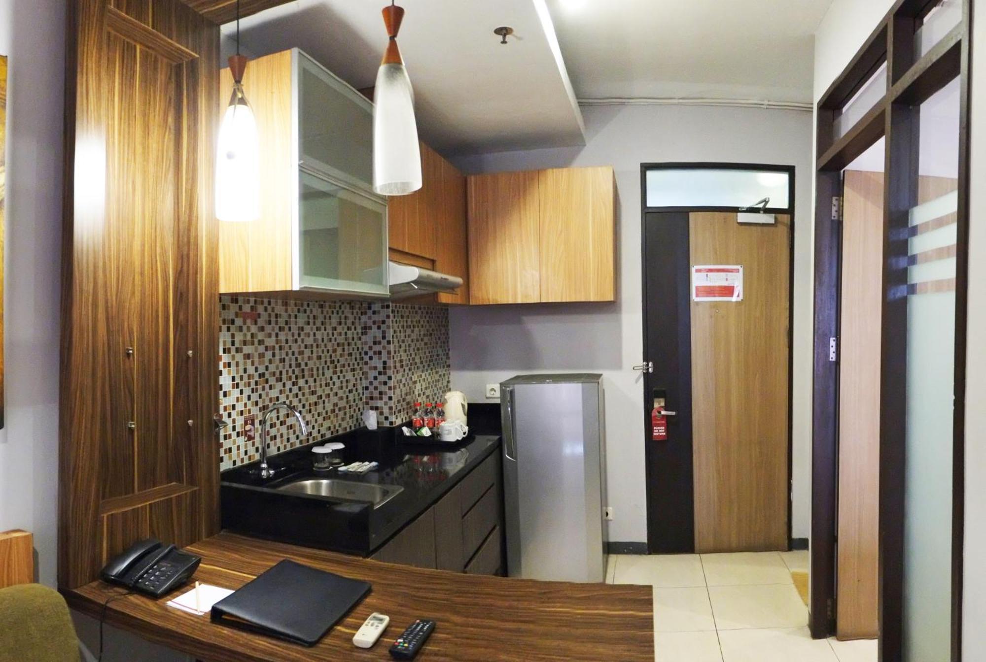 Valore Hotel Cimahi Экстерьер фото
