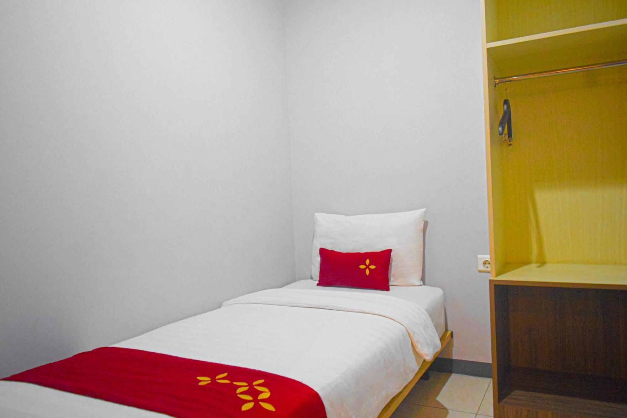 Valore Hotel Cimahi Экстерьер фото