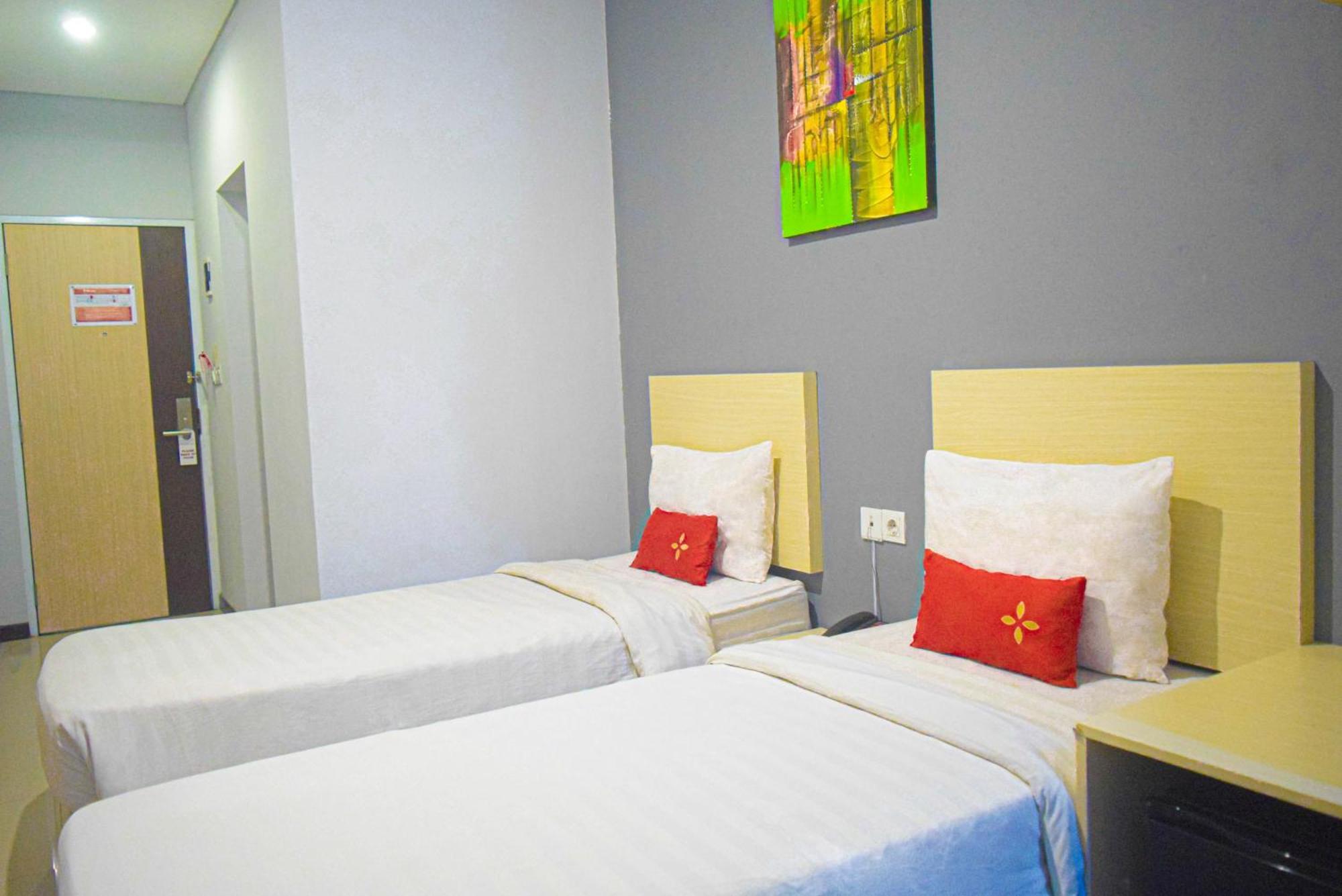 Valore Hotel Cimahi Экстерьер фото